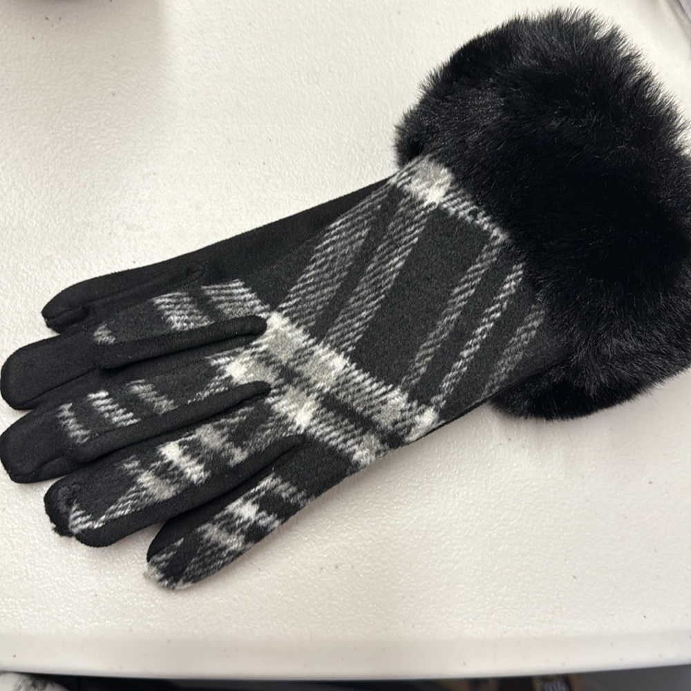 Stylish Plaid Women's Gloves New Item NWT Touchscreen - Picture 6 of 7